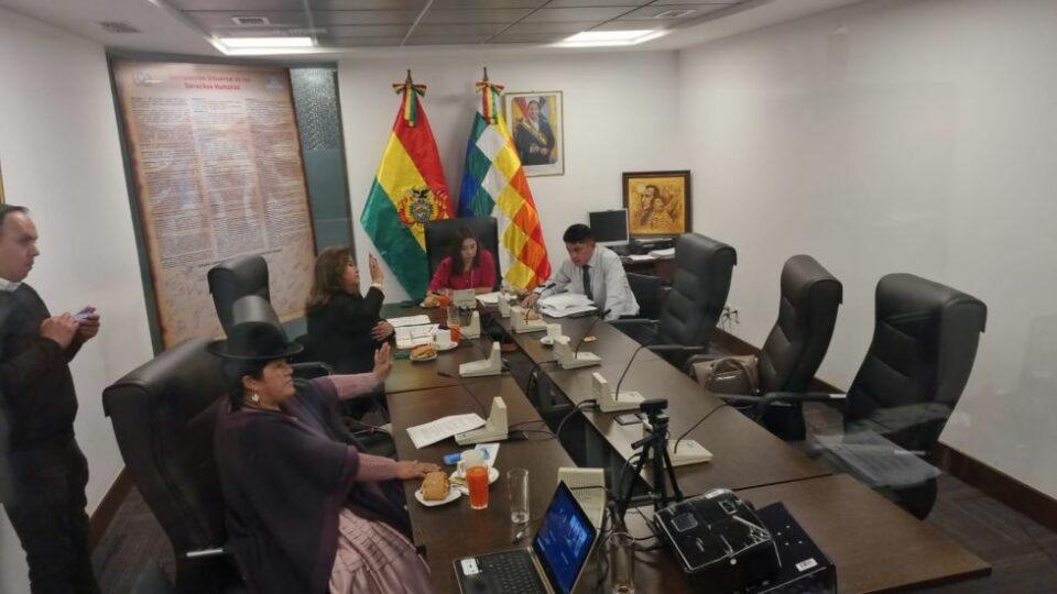 Aprueban ley que prevé proteger a huérfanos de feminicidio