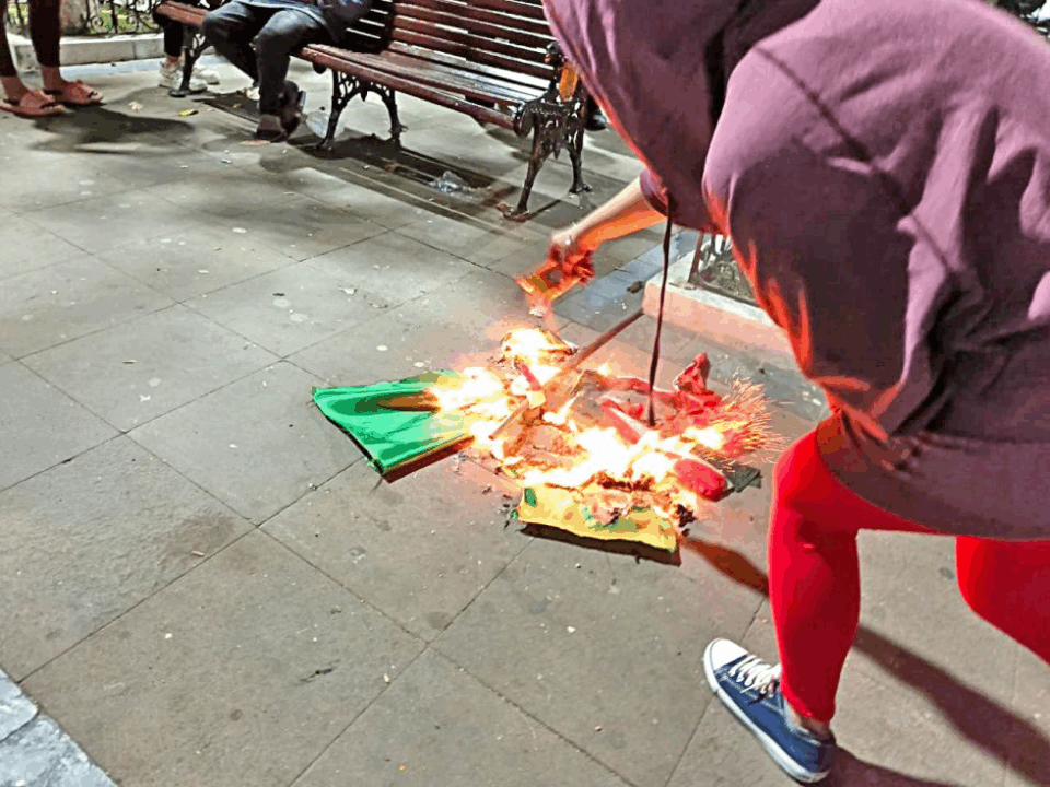 Seguidores del PDC aplauden la victoria, mientras sus contrincantes protestaron en cuatro regiones