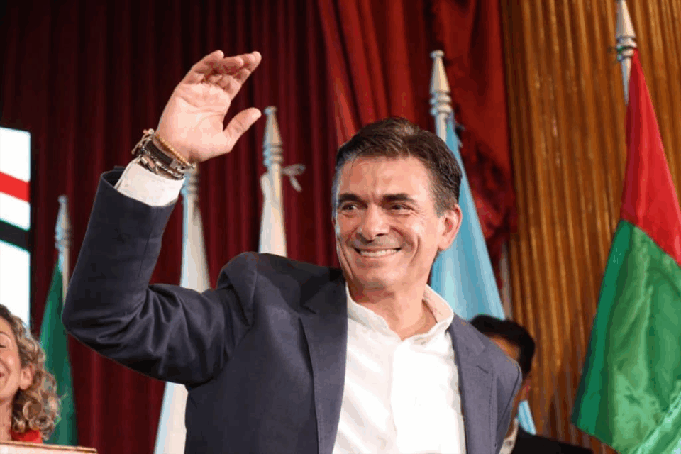 Paz anticipa gestiones para traer “dólares fresquitos”