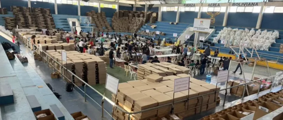 Santa Cruz concluye el armado de maletas electorales rumbo al balotaje del 19 de octubre
