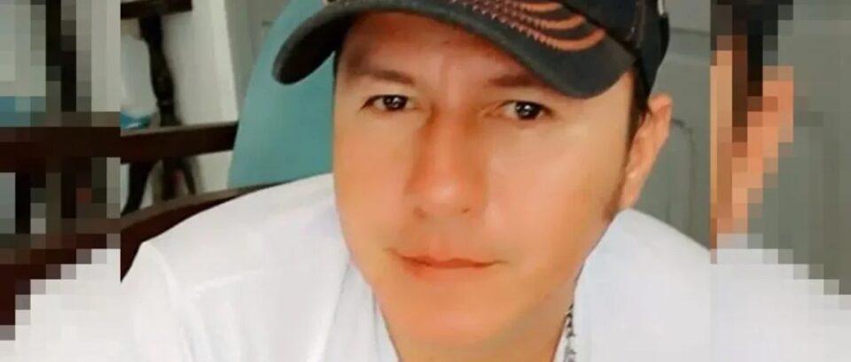 Un hombre es apuñalado y muere en la puerta de su casa