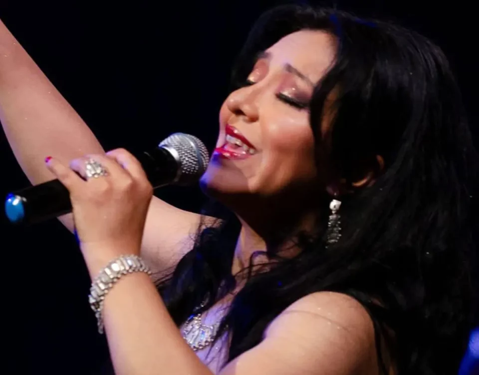 Rocío Moreira rinde tributo a cantautoras de Bolivia y Latinoamérica