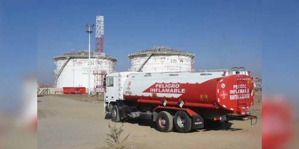 Dictan detención domiciliaria a implicados por venta ilegal de combustible