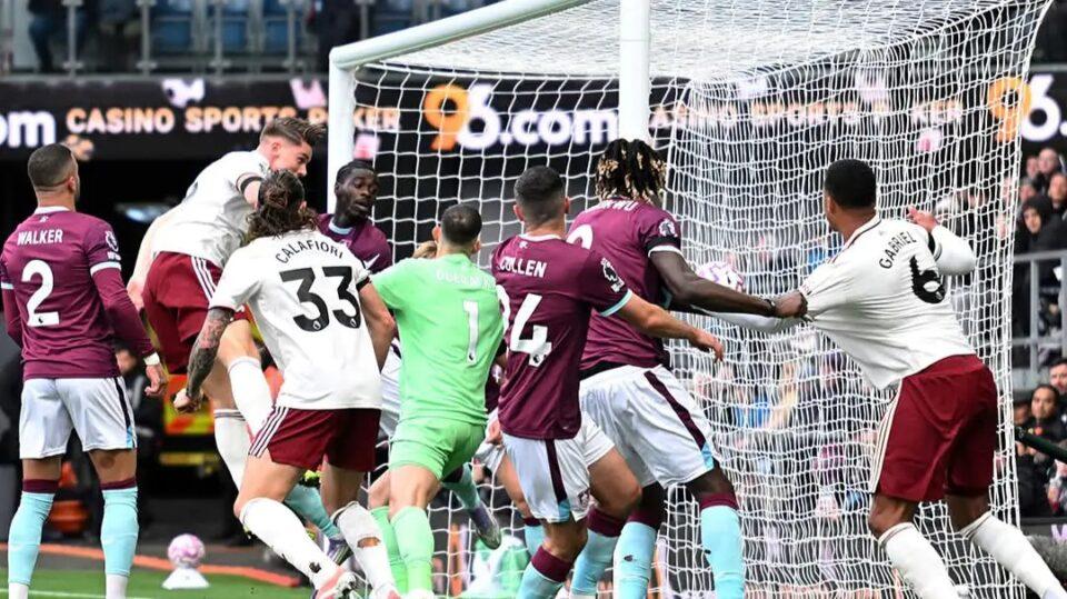 Arsenal afianza su liderato con una victoria en Burnley