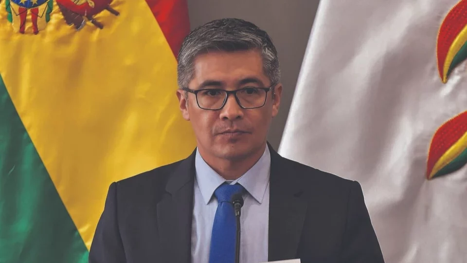 El Gobierno anuncia un cronograma de ajuste y de devolución de dólares a los ahorristas