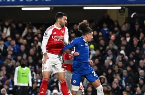 El líder Arsenal empata contra Chelsea