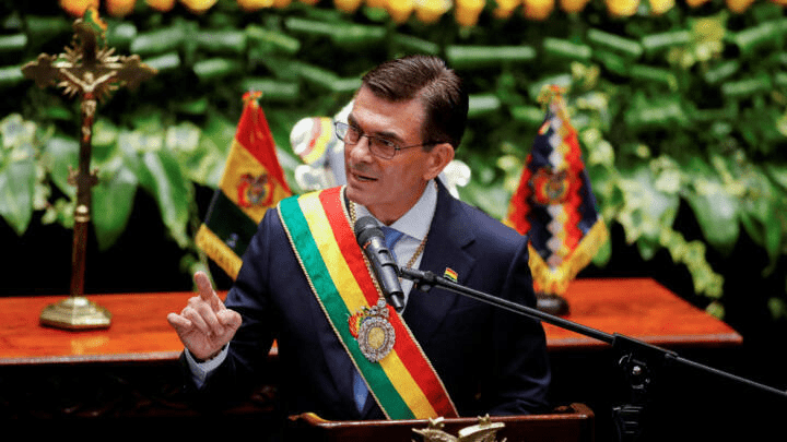 Gobierno anuncia "paquete de reformas estructurales" para enfrentar crisis en la economía y carburantes