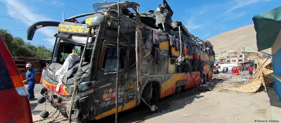 Fatal accidente en Perú cobra la vida de al menos 37 personas