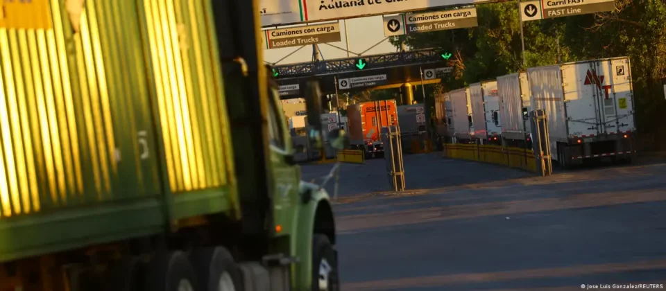 Agricultores bloquean aduanas fronterizas en Ciudad Juárez