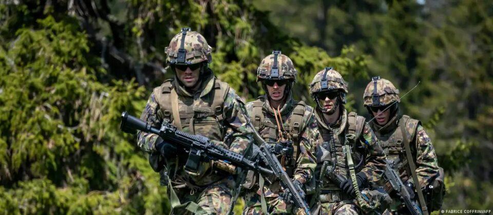 Suiza rechaza masivamente el servicio militar para mujeres