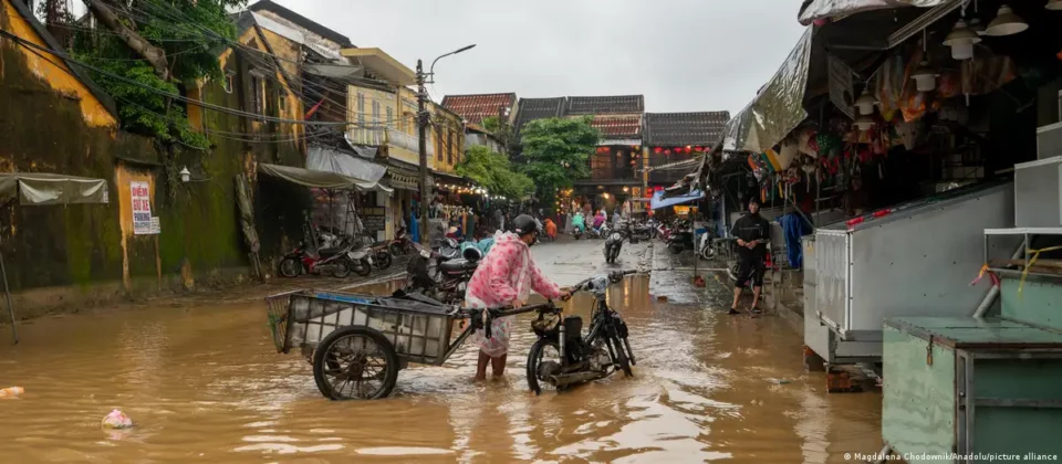 Sube a 90 el saldo de muertos por inundaciones en Vietnam
