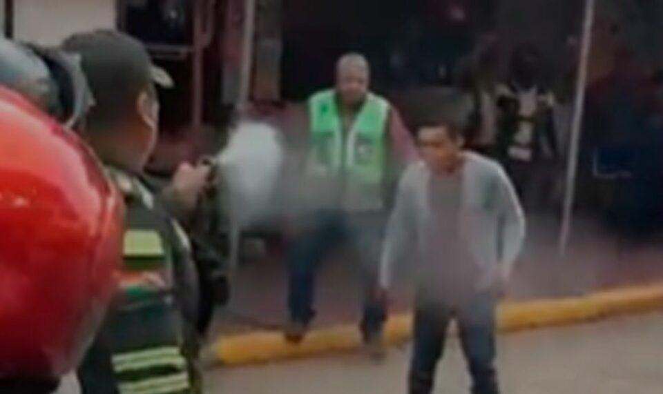 Atacó con un cuchillo a su expareja y mató al novio en plena vía pública