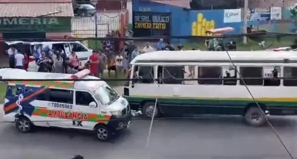 Dos micros chocan y dejan varios heridos en Santa Cruz