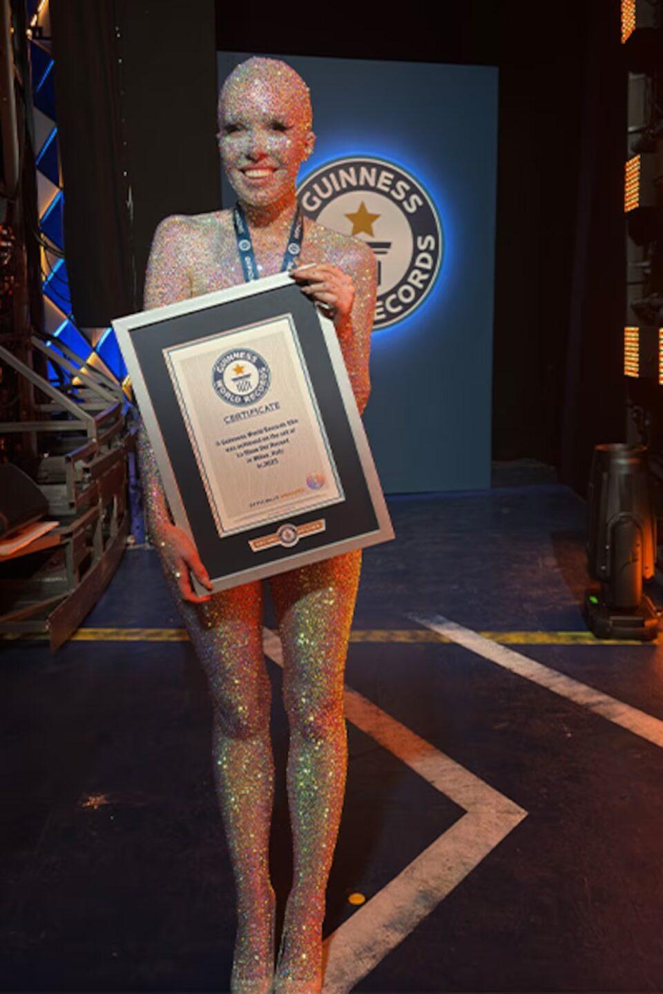 Casi 75.000 gemas, 15 horas de trabajo y una transformación impactante: así fue como Holly Murray se convirtió en récord Guinness y fenómeno viral