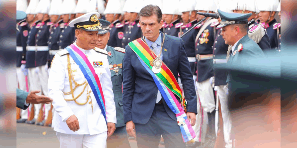 Paz es reconocido como Capitán General de las FFAA