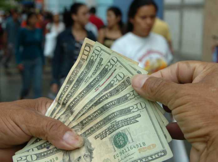Suben envíos de tres países y remesas suman $us 957,19 millones