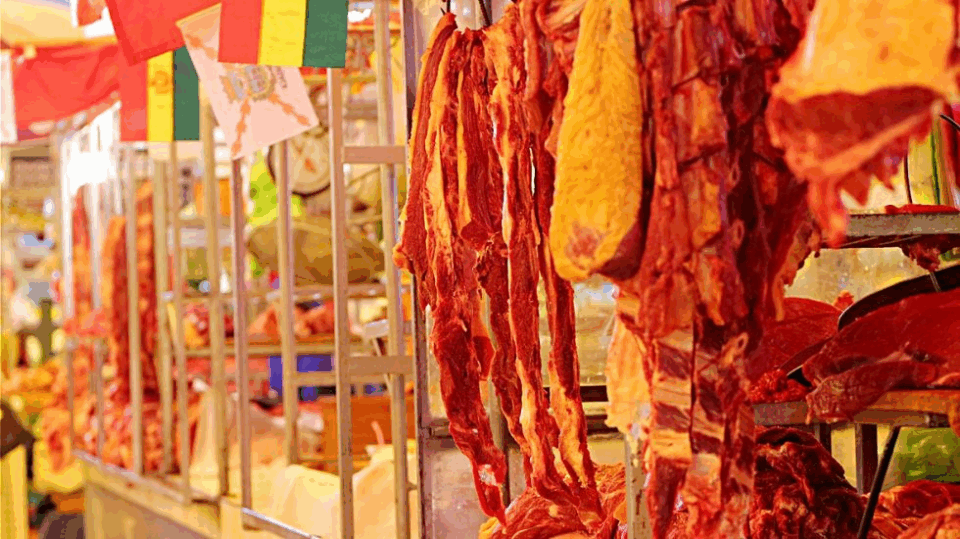 Gobierno se comprometa a frenar contrabando de carne