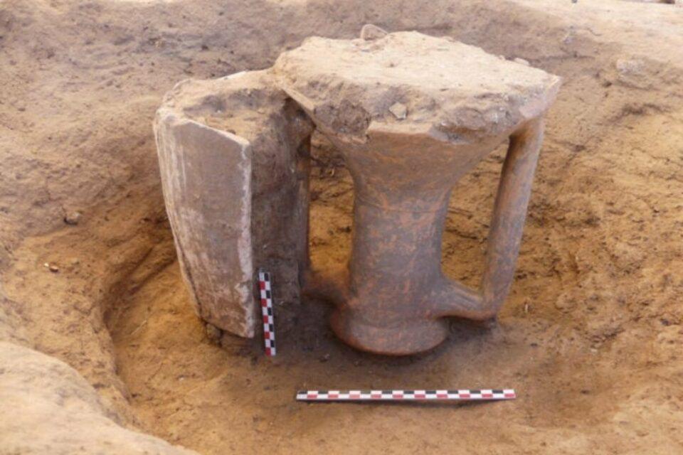 Hallazgo en Francia revela ritual romano: regaban a los muertos con vino y cerveza