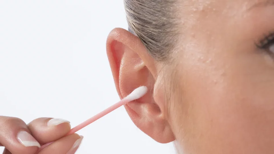 ¡Cuidado con los hisopos! Pueden dañar tus oídos si los usas incorrectamente
