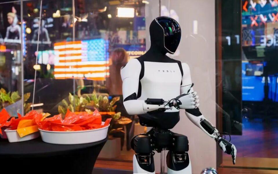 Tesla revela cómo capacita a su robot Optimus