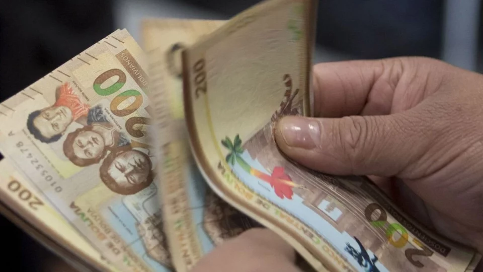 Exfuncionario del BCB sugiere acciones para sacar al país de la crisis económica