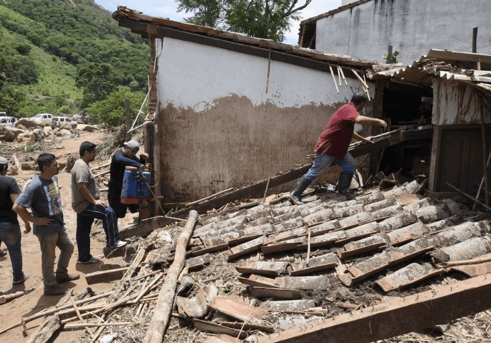 Reportan 1.000 personas afectadas y 560 viviendas arrasadas en Samaipata