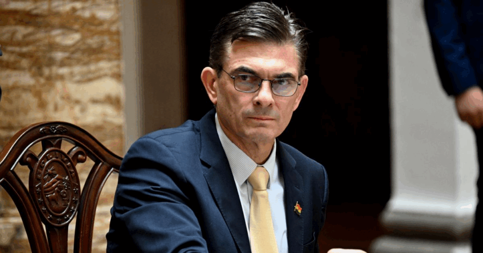 Paz se compromete a "romper el centralismo" y visiona distribuir los recursos en 50/50