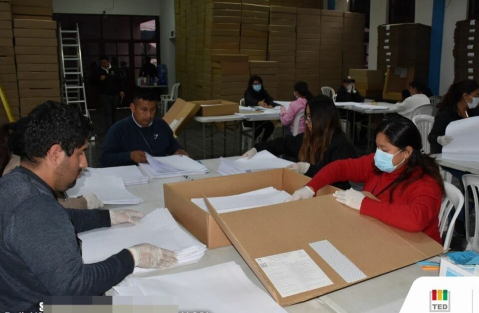  Principales frentes políticos dejan a la espera su inscripción de candidaturas en Tarija