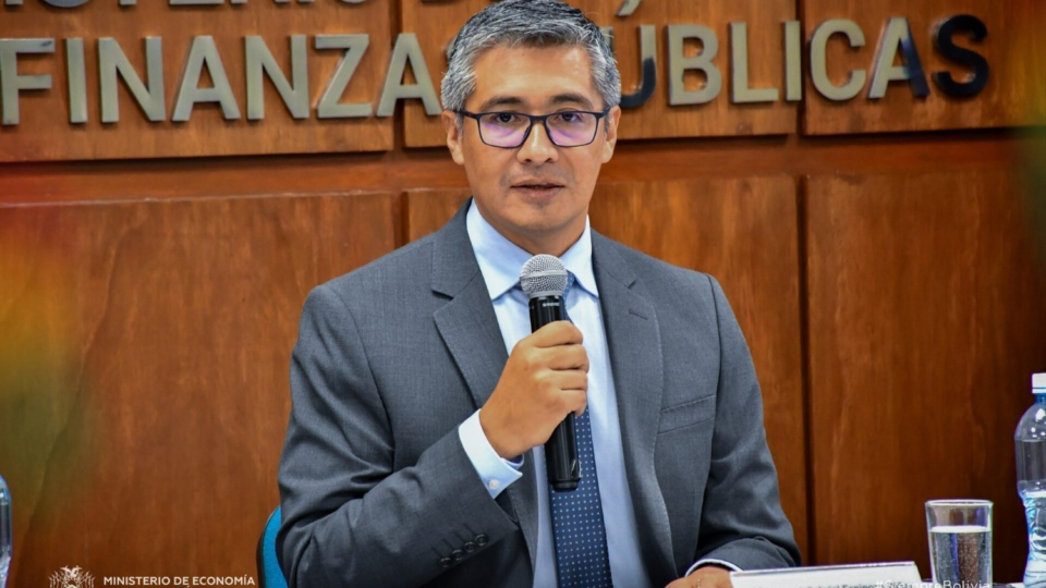 Ministro de Economía: "Estamos absolutamente consientes de la magnitud de las medidas que hemos tomado"