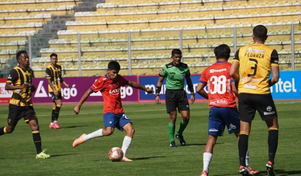 La empresa estatal Entel apoyaría un torneo con 18 clubes