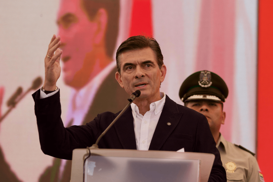 Paz ensalza su primer mes como presidente de Bolivia