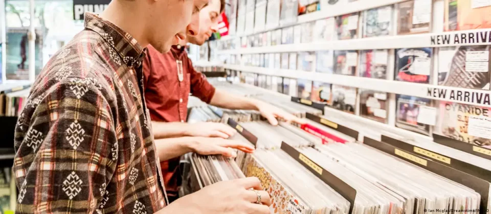 Estudio revela que la música popular ha reflejado el aumento de la depresión desde 1973