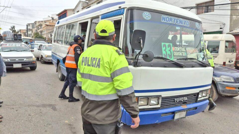 Micreros y taxis rechazan tarifas de pasaje de la Alcaldía de Sucre y buscan cobrar Bs 5