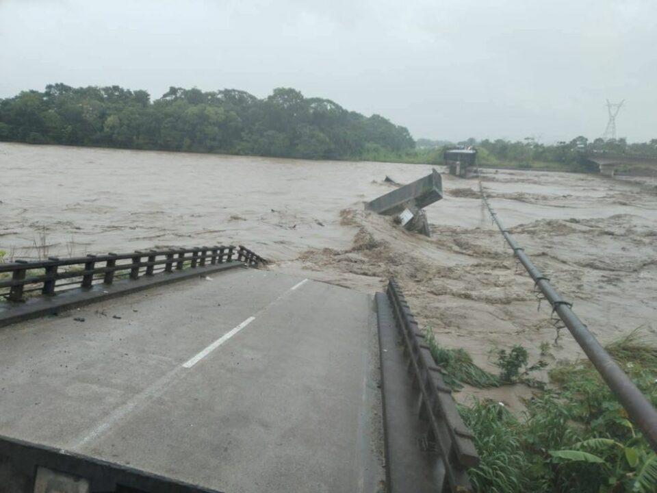 Se desploma una parte de un puente antiguo en la ruta Cochabamba-Santa Cruz, en Entre Ríos