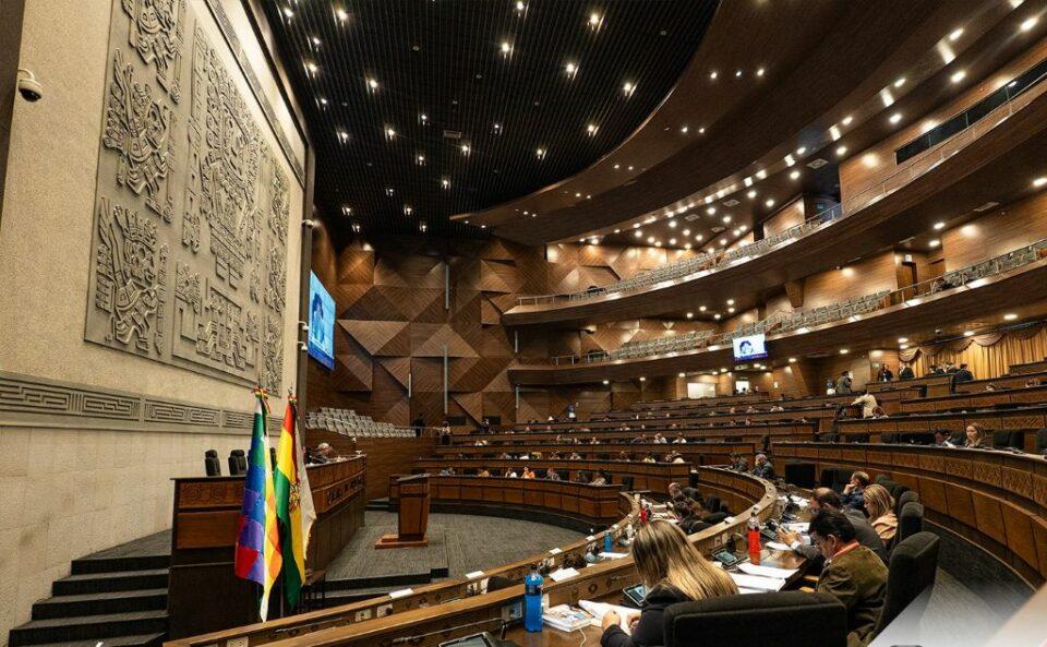 Primer crédito gestionado por Rodrigo Paz busca aval del Senado