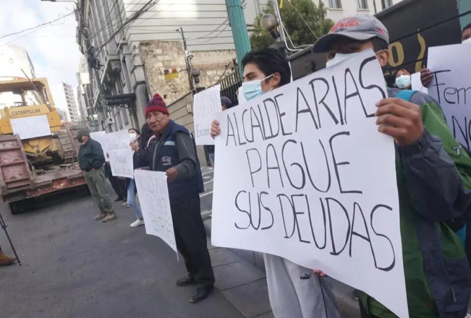 Trabajadores de empresas que prestan servicios a la Alcaldía bloquean el palacio edil