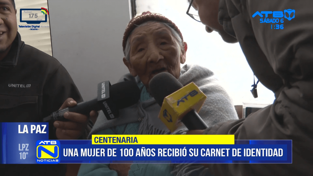 Mujer de 100 años obtiene su carnet tras casi tres décadas de haberlo perdido
