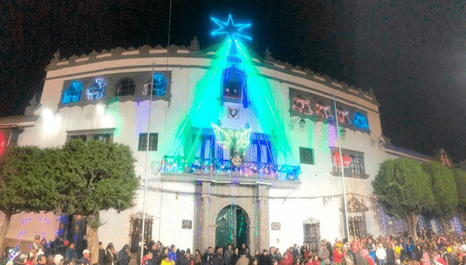 Alcaldía de Potosí ultima detalles para el encendido del árbol navideño