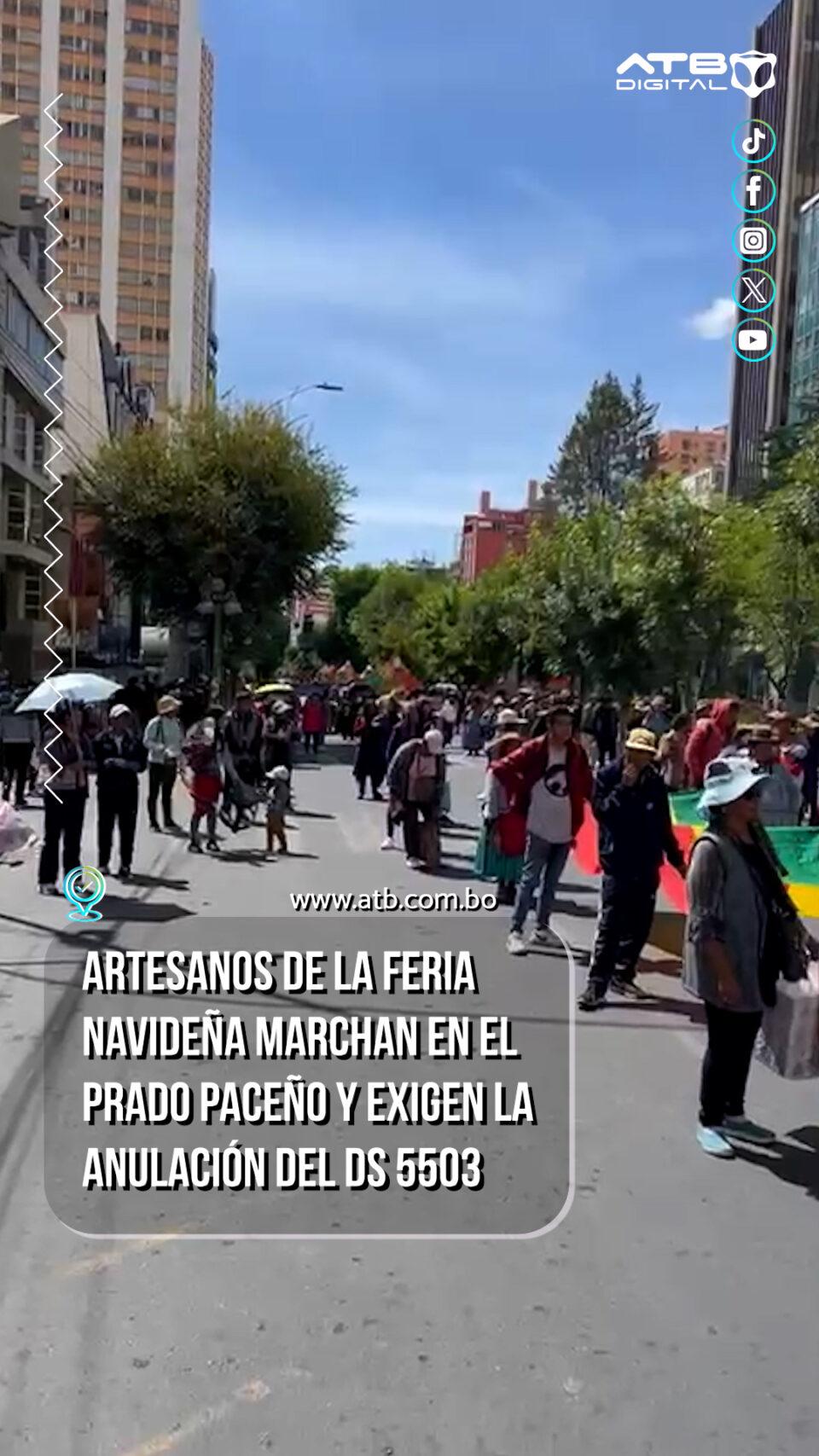 Artesanos de la Feria Navideña marchan en el Prado paceño y exigen la anulación del D.S. 5503