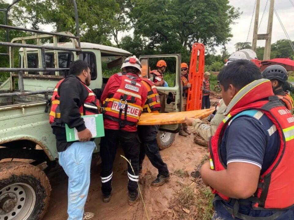 Reportan un fallecido por crecida del río Piraí y continúa la búsqueda de desaparecidos