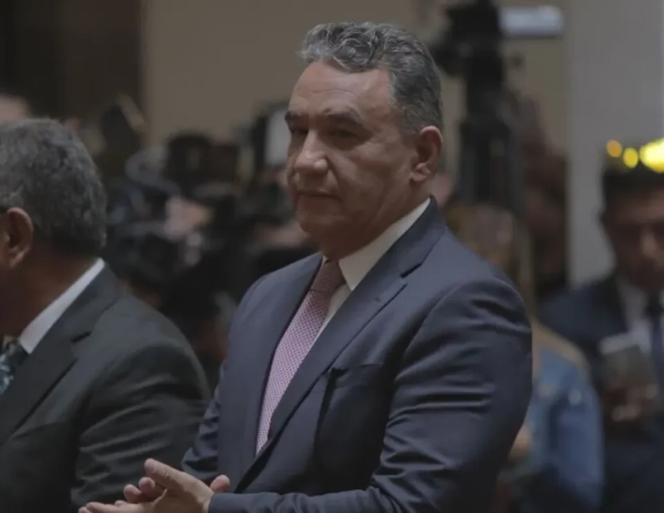 Ministro de Defensa confirma reuniones con productores del Valle Alto y Chapare