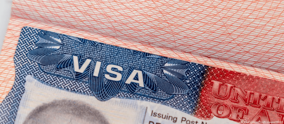 EE. UU. pone en pausa emisión de visas de inmigrante a 75 países