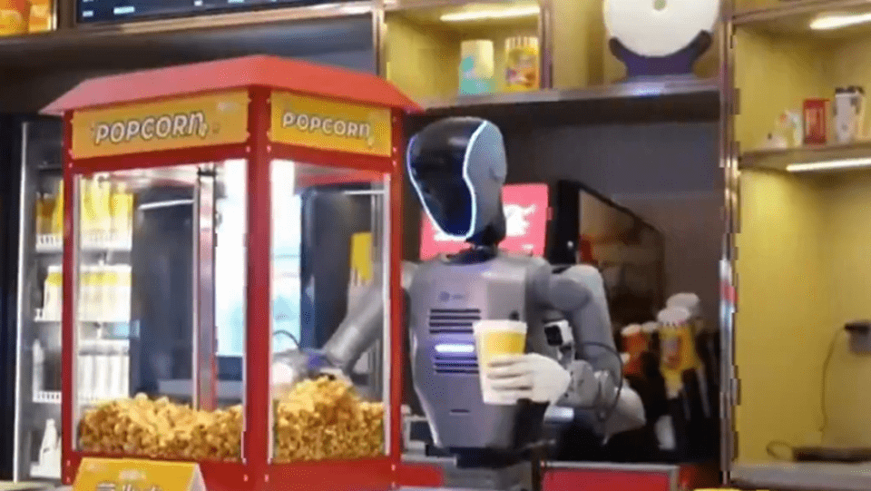 Un humanoide logra ocupar un empleo en la atención de un cine