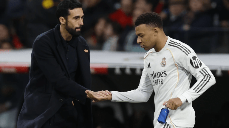 Mbappé y Asencio rescatan al Real Madrid ante el enfado del Bernabéu