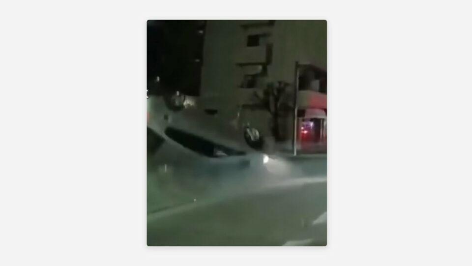 Huida termina en vuelco tras persecución policial