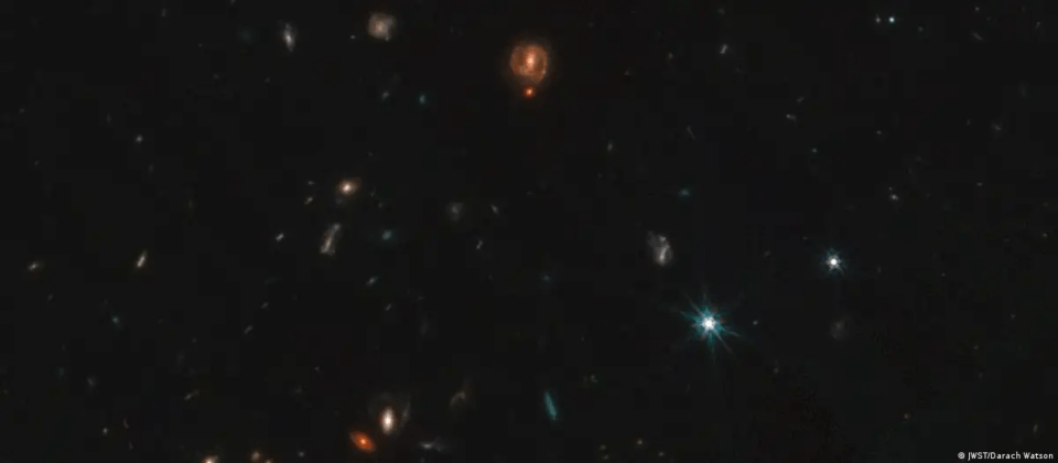 Misteriosos "pequeños puntos rojos" esconden agujeros negros