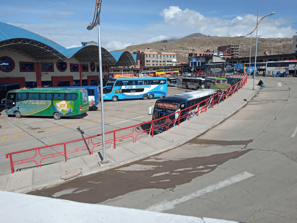 Viajes a La Paz y Oruro continúan suspendidos desde la Terminal de Buses en Potosí