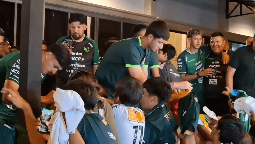 Hinchas realizan banderazo en honor a la Verde en Tarija