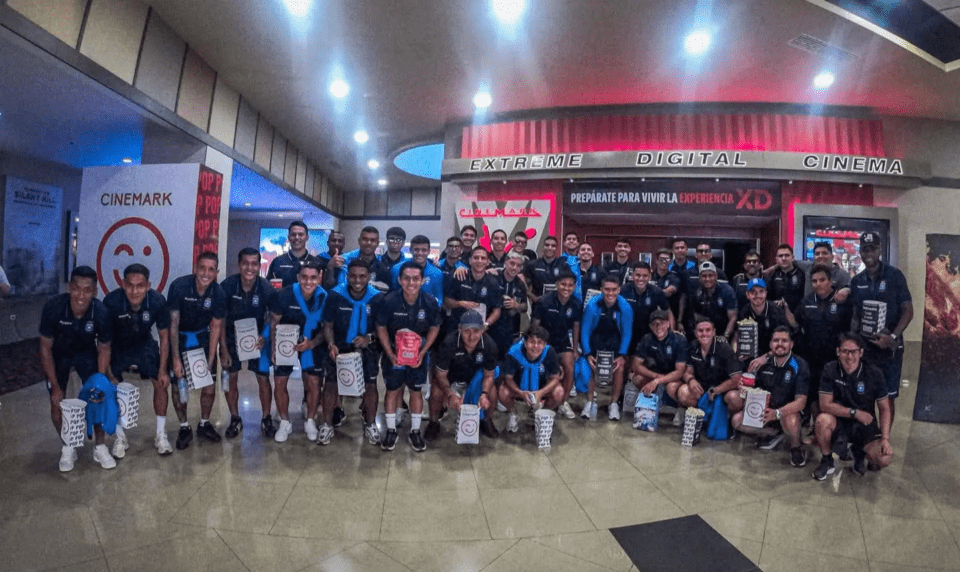 Blooming presenta su plantel y camiseta 2026 en la “Cena Celeste”