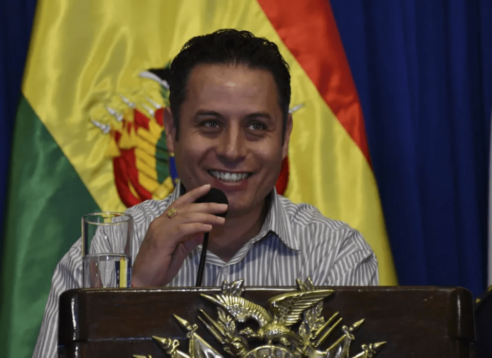 Dirigente alteño critica accionar de Edmand Lara: "No sirve ni para garante de banco"